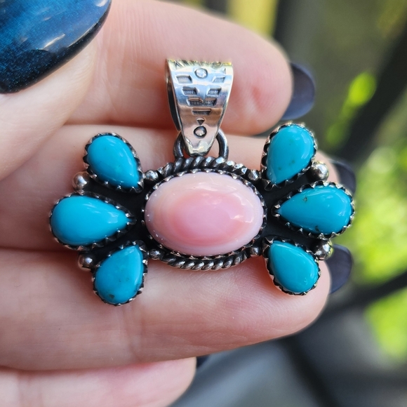 Handmade Sterling Silver 925 Kingman Turquoise Queen Pink Conch Bow Pendant - Picture 1 of 6